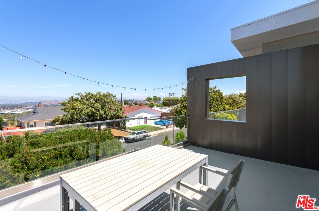 6562 Firebrand St, Los Angeles CA  90045-1211 exterior