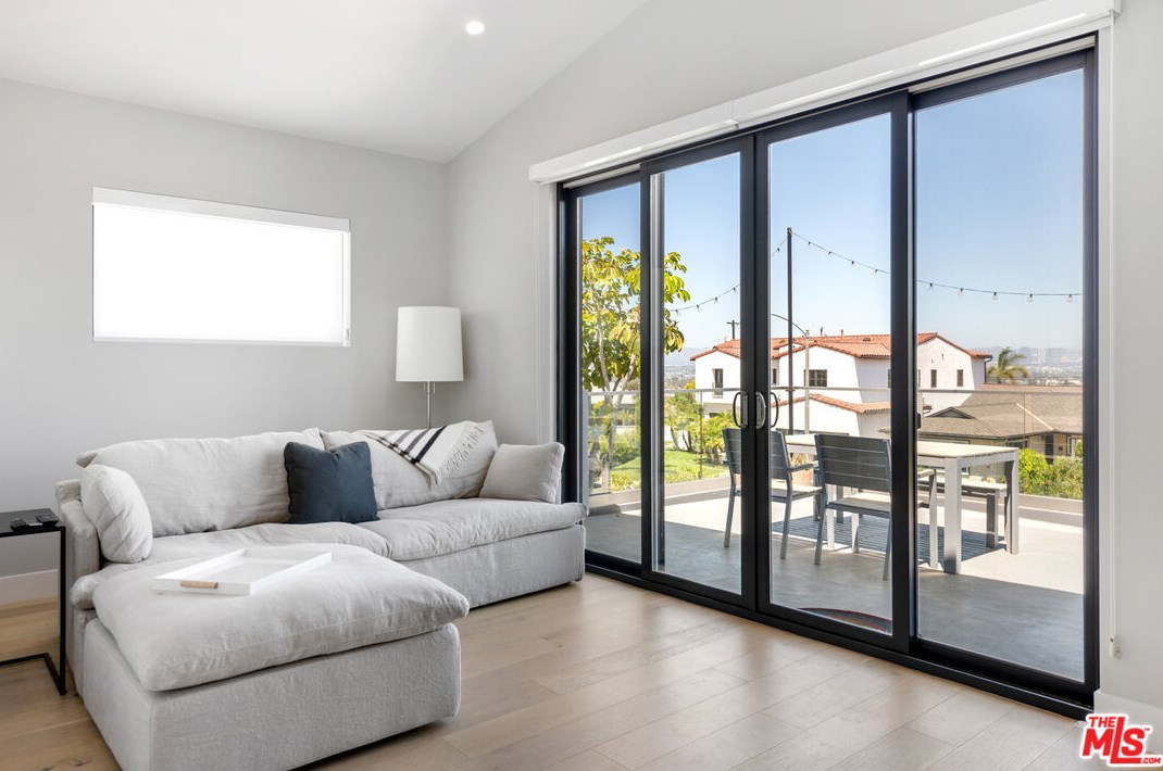 6562 Firebrand St, Los Angeles CA  90045-1211 exterior