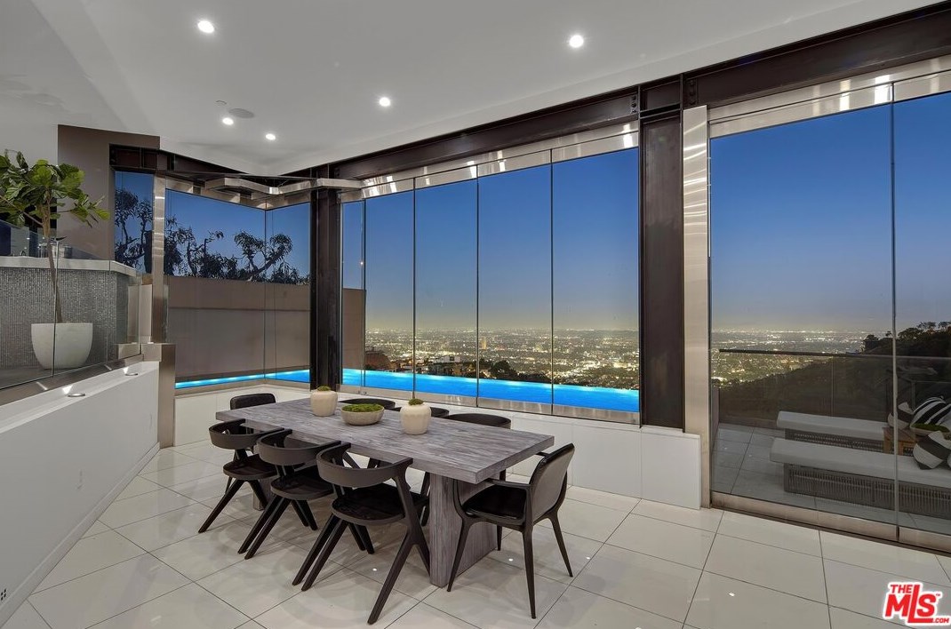 2161 Sunset Plaza Dr, Los Angeles, CA 90069-1204