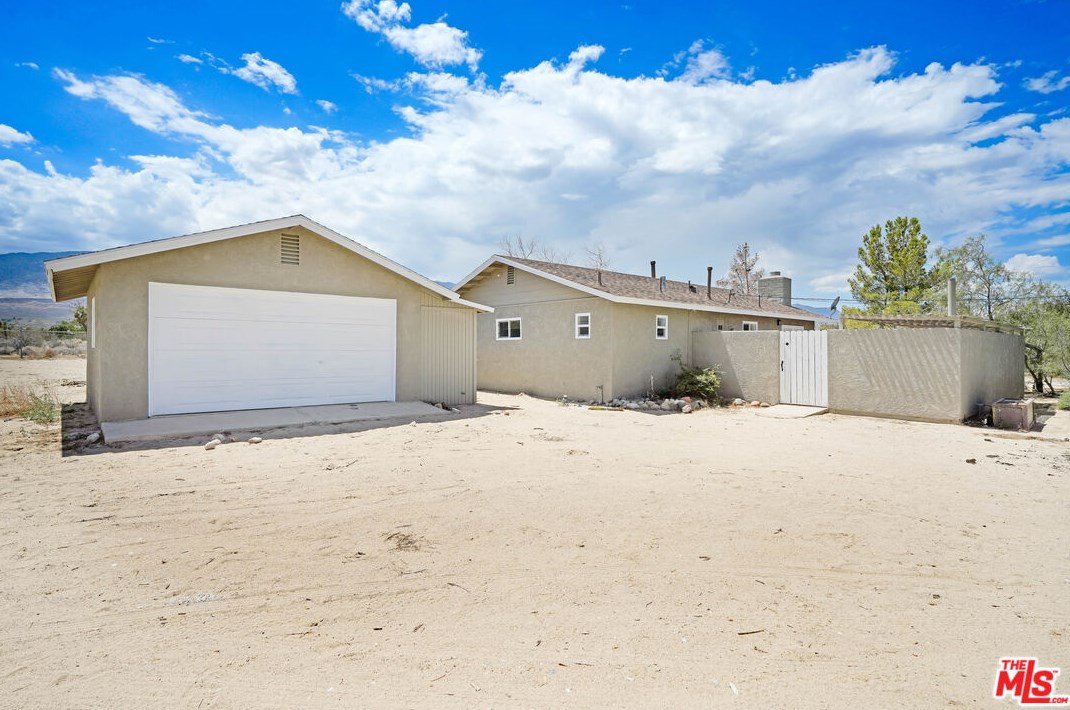 9189 Chickasaw Trl, Lucerne Valley CA 92356-7440 exterior