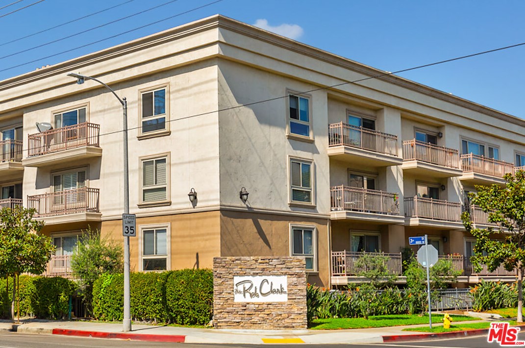 141 Clark Dr, Los Angeles CA  90048-3212 exterior