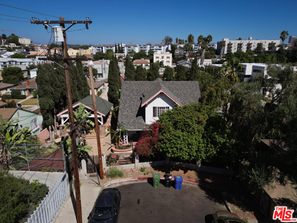 3500 White House Pl, Los Angeles, CA 90004-5908