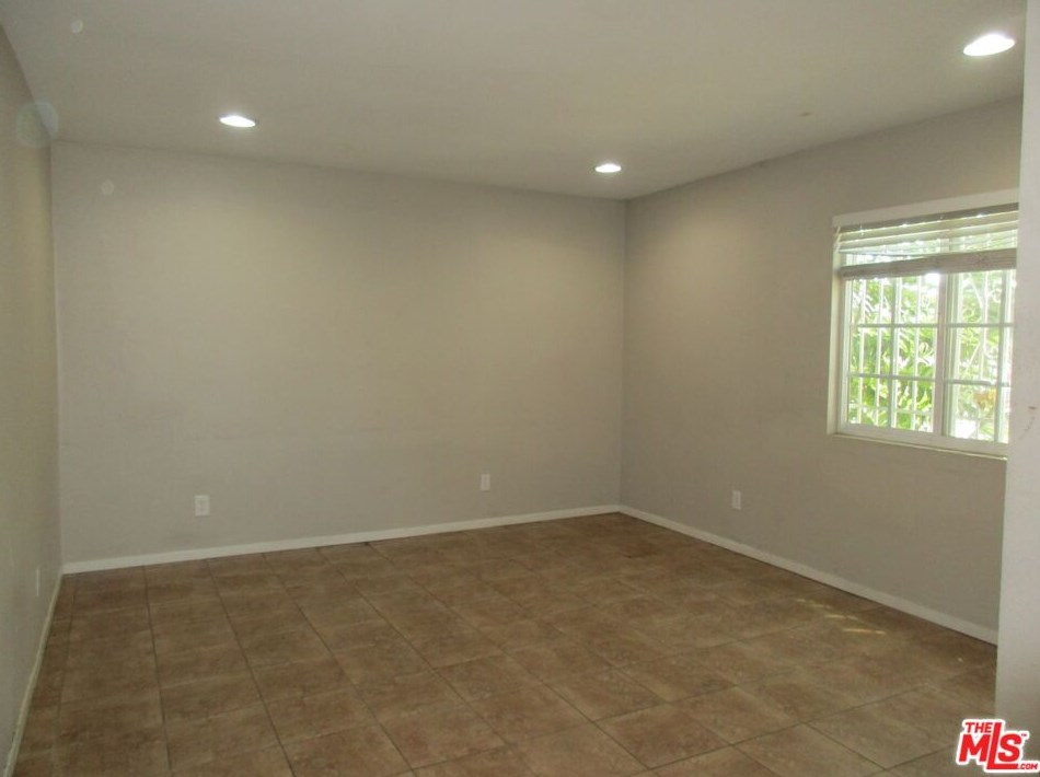 633 89th St, Los Angeles CA  90002-1602 exterior