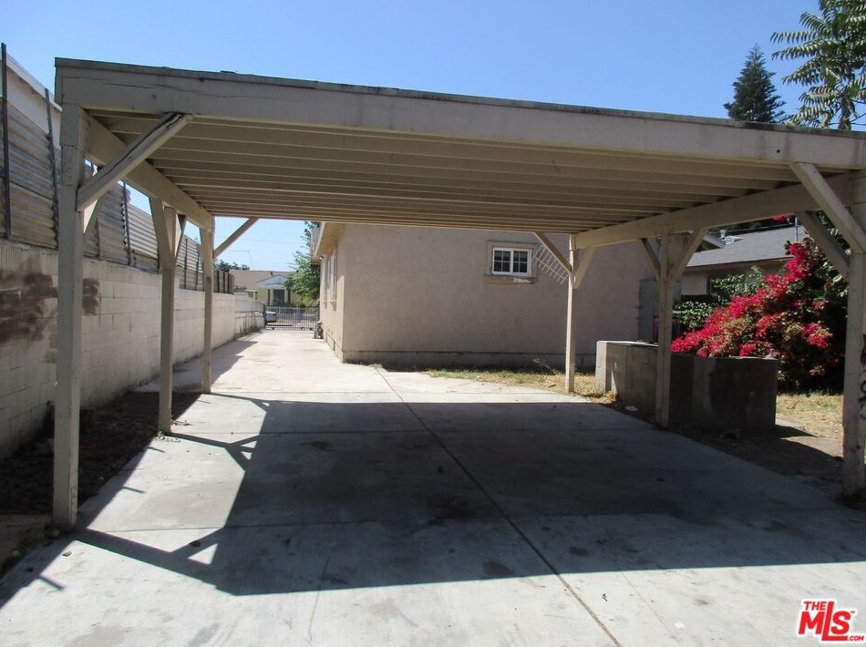 633 89th St, Los Angeles CA  90002-1602 exterior