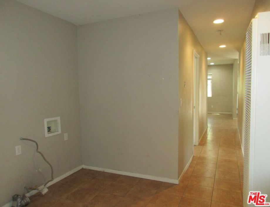 633 89th St, Los Angeles CA  90002-1602 exterior