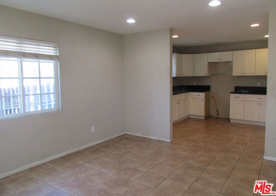 633 89th St, Los Angeles CA  90002-1602 exterior