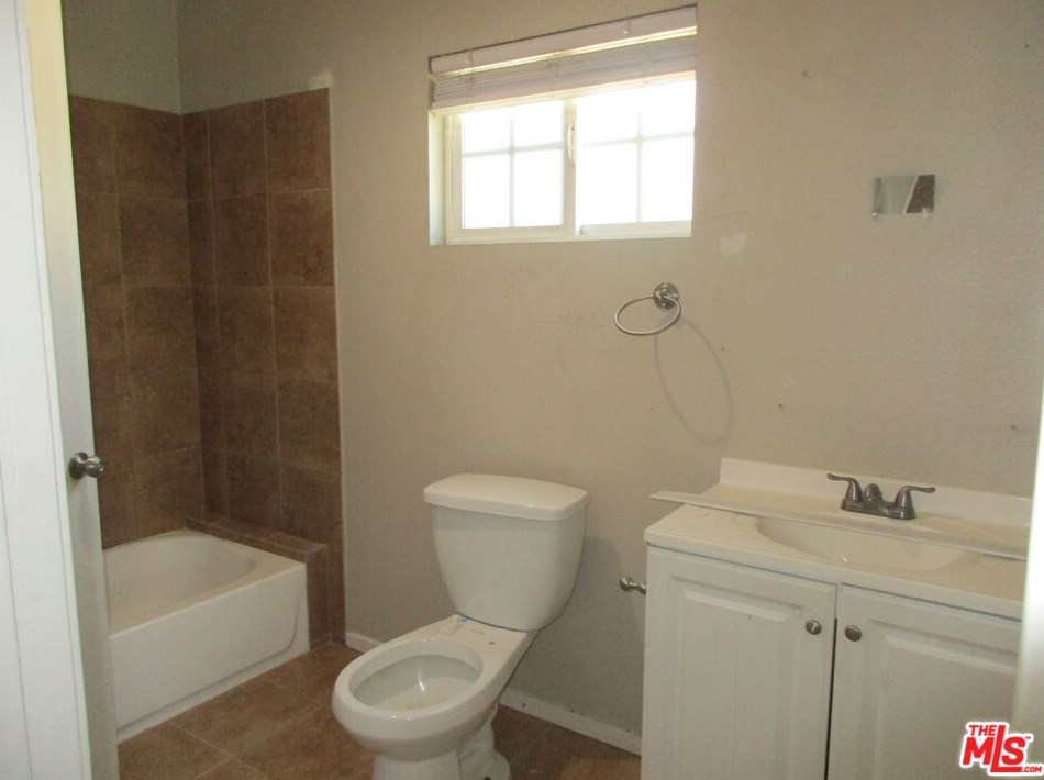 633 89th St, Los Angeles CA  90002-1602 exterior