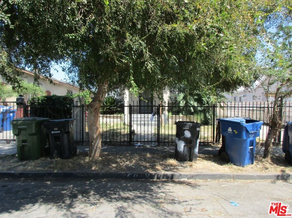 633 89th St, Los Angeles, CA 90002-1602