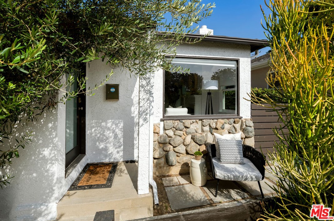 3564 Greenwood Ave, Los Angeles CA  90040-3319 exterior