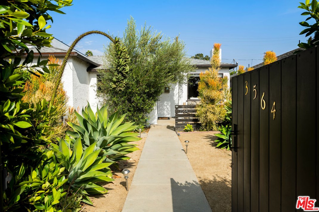 3564 Greenwood Ave, Los Angeles CA  90040-3319 exterior