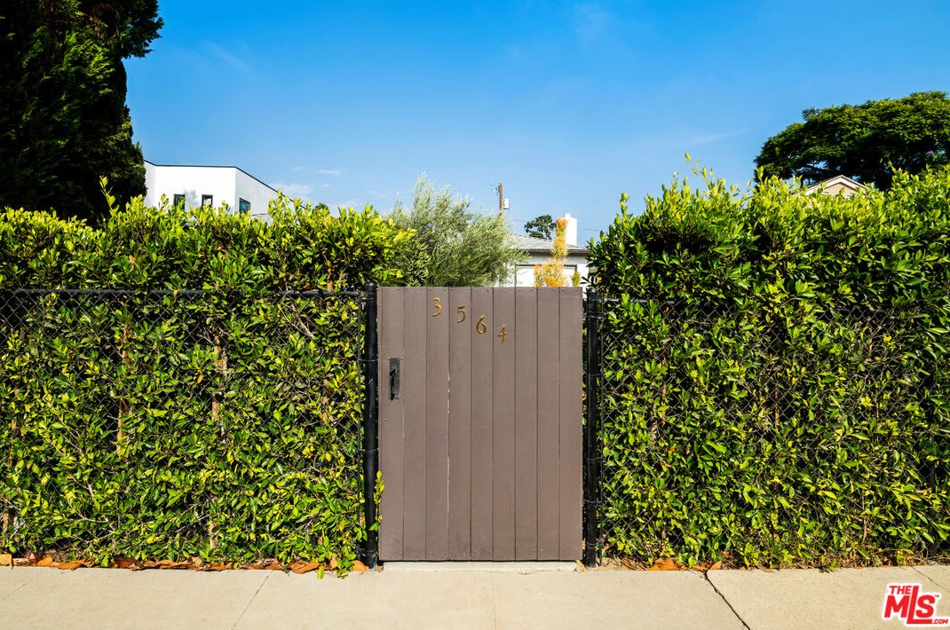 3564 Greenwood Ave, Los Angeles CA  90040-3319 exterior
