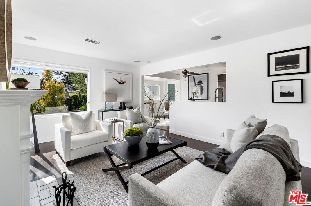 3564 Greenwood Ave, Los Angeles CA  90040-3319 exterior