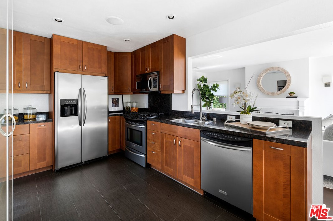3564 Greenwood Ave, Los Angeles CA  90040-3319 exterior