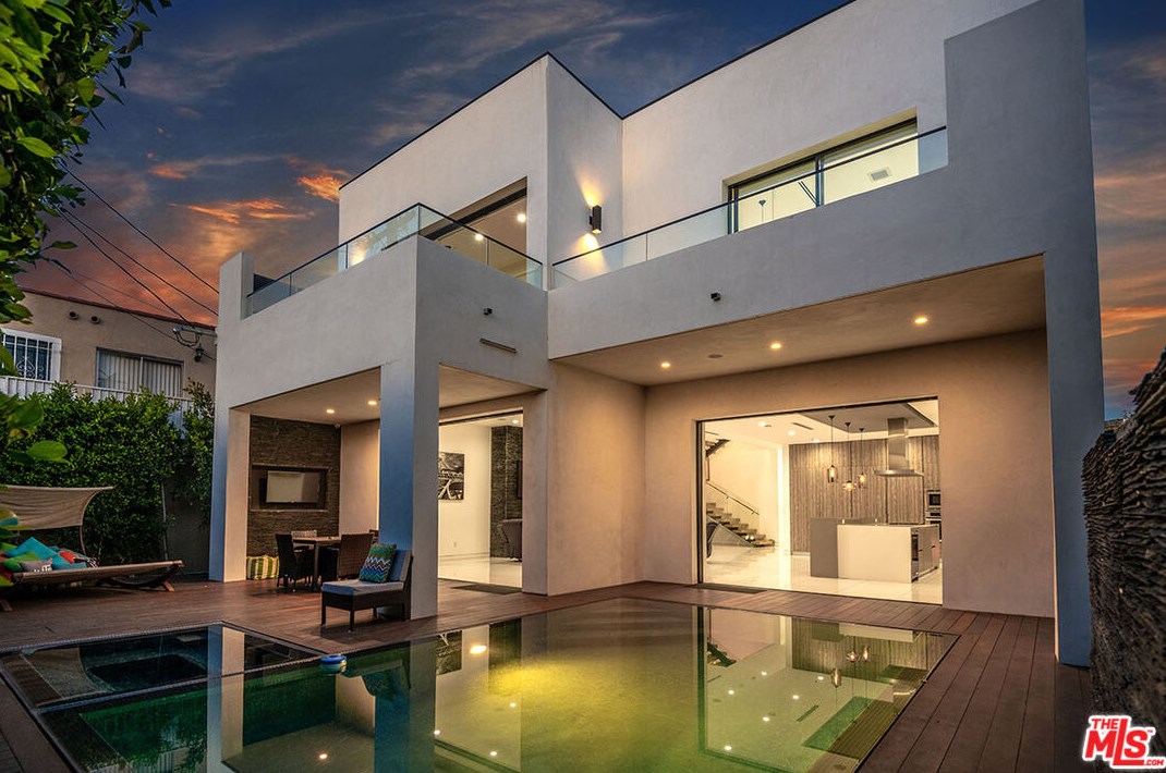 823 Citrus Ave, Los Angeles, CA 90036-4930