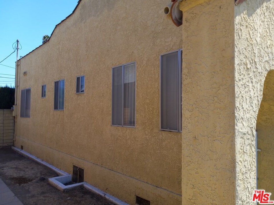 3920 3rd Ave, Los Angeles, CA 90008-2706