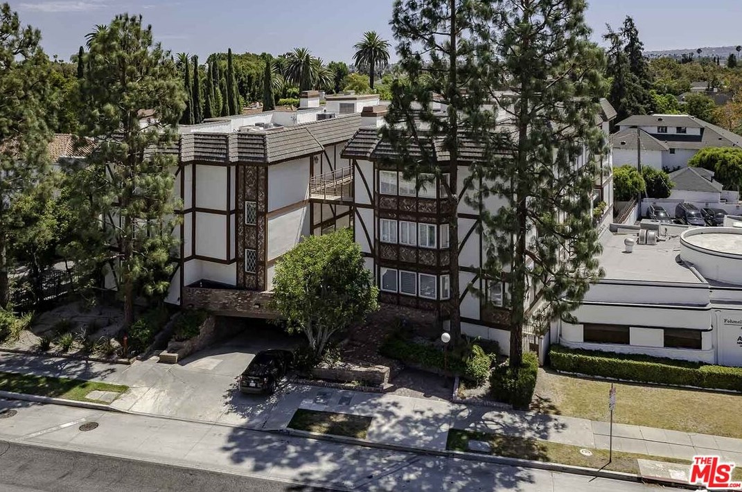 4536 Wilshire Blvd, Los Angeles CA  90010-3836 exterior