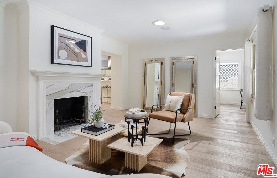 2107 Castle Heights Ave, Los Angeles CA  90034-1045 exterior