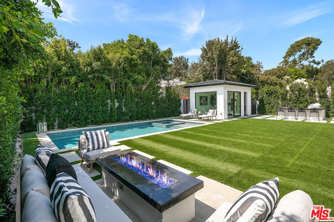 211 Veteran Ave, Los Angeles CA  90024-1950 exterior