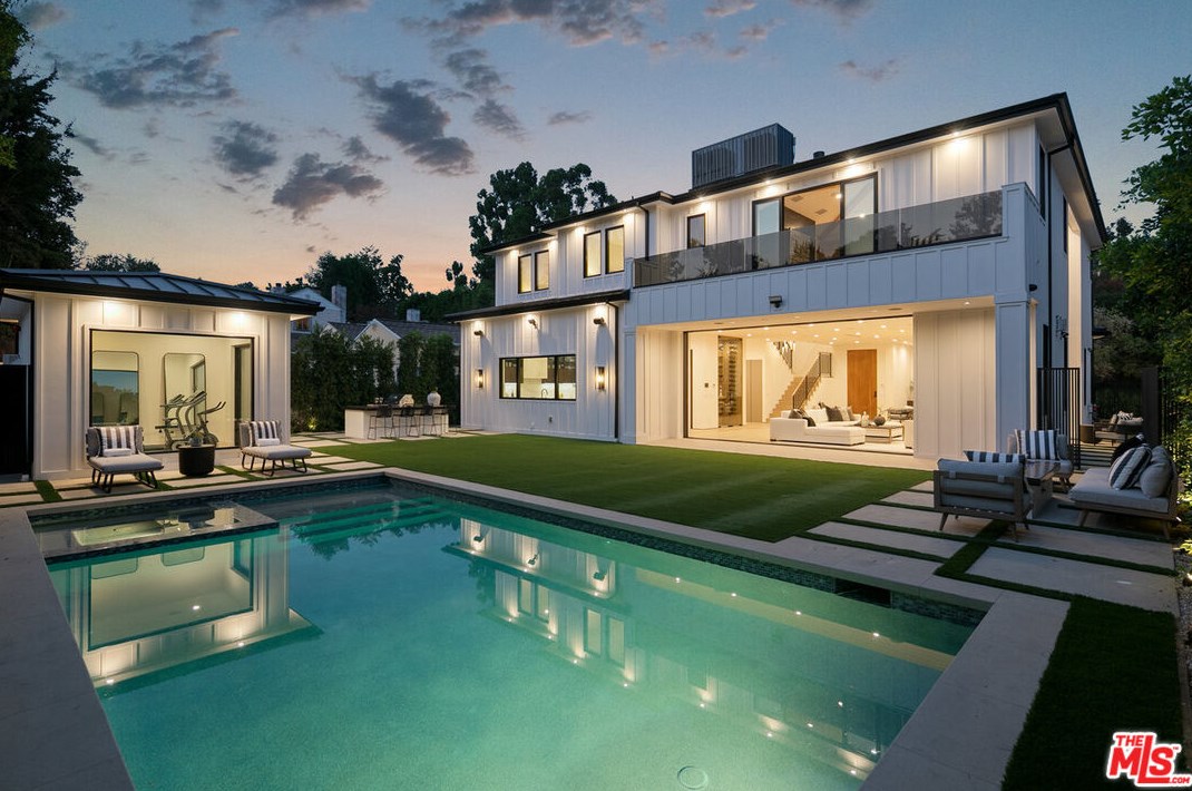 211 Veteran Ave, Los Angeles CA  90024-1950 exterior