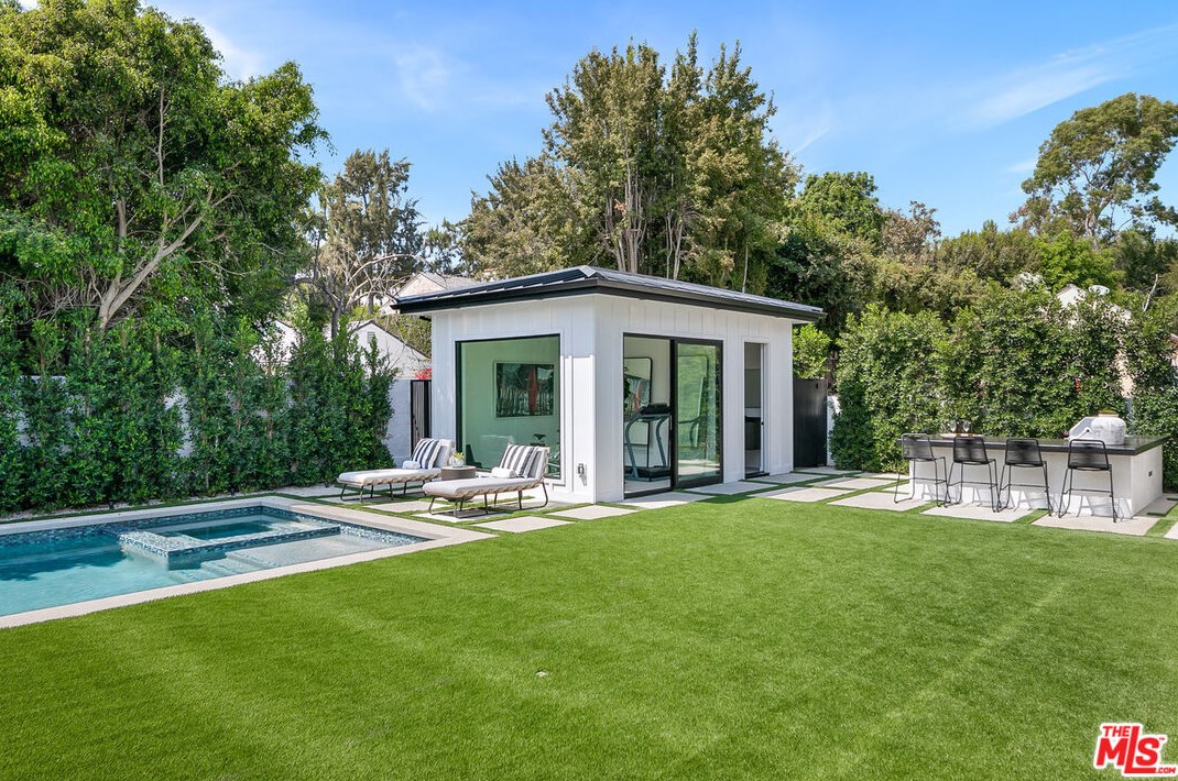 211 Veteran Ave, Los Angeles CA  90024-1950 exterior
