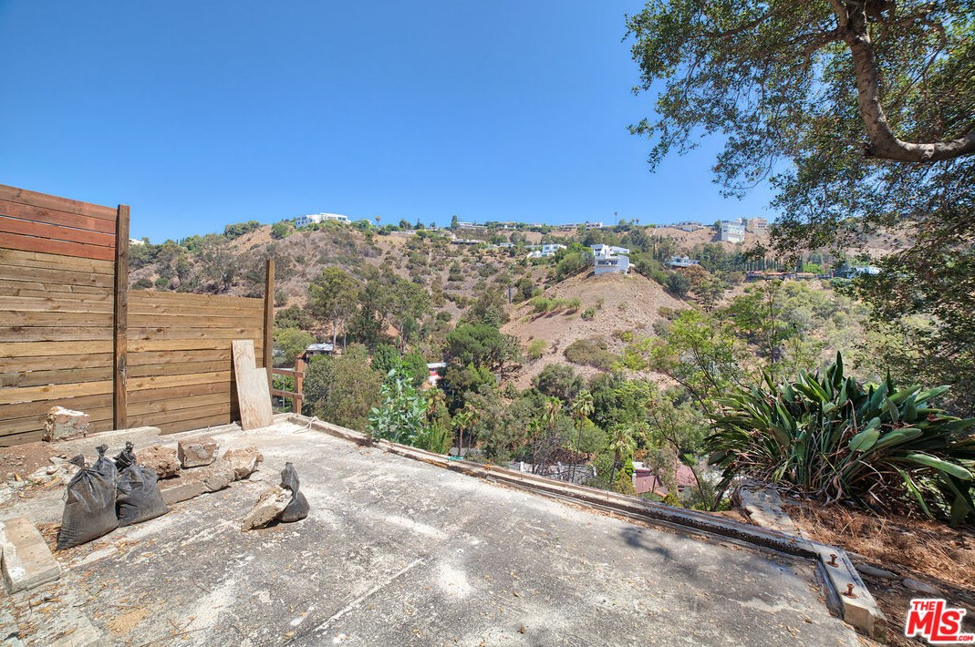 8193 Gould Ave, Los Angeles CA  90046-1959 exterior