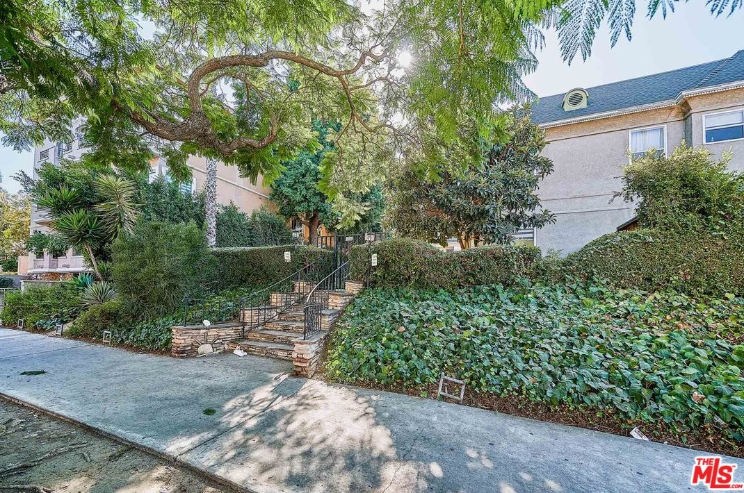 1143 Westmoreland Ave, Los Angeles CA  90006-3432 exterior