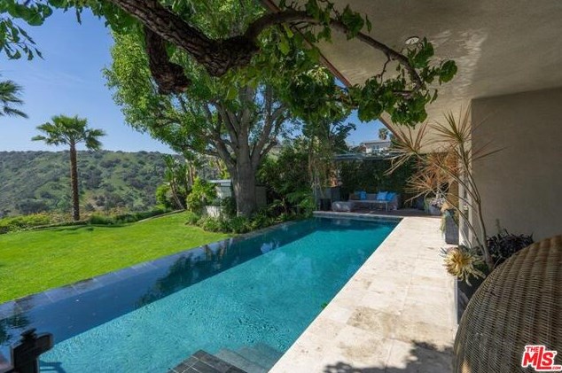 2439 Carman Crest Dr, Los Angeles CA  90068-2602 exterior