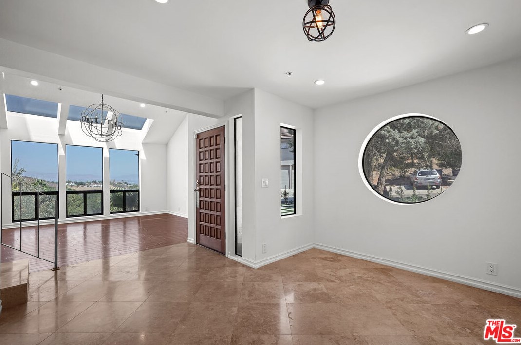 3543 Mesquite Dr, Calabasas CA  91302-2073 exterior