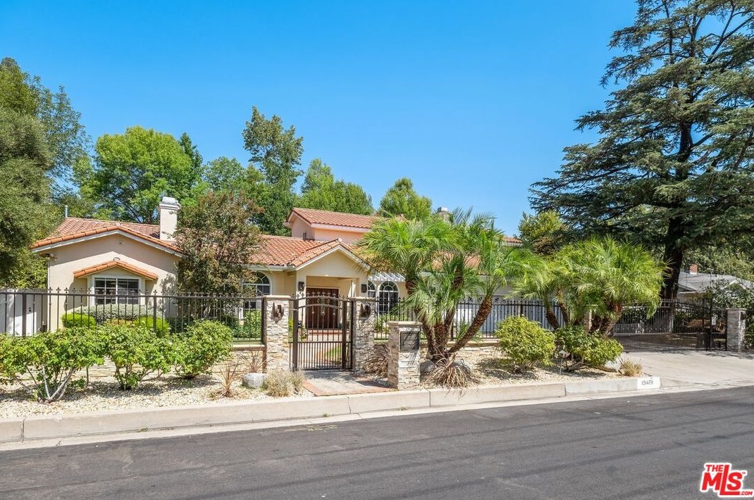 19419 Santa Rita St, Los Angeles, CA 91356-3020