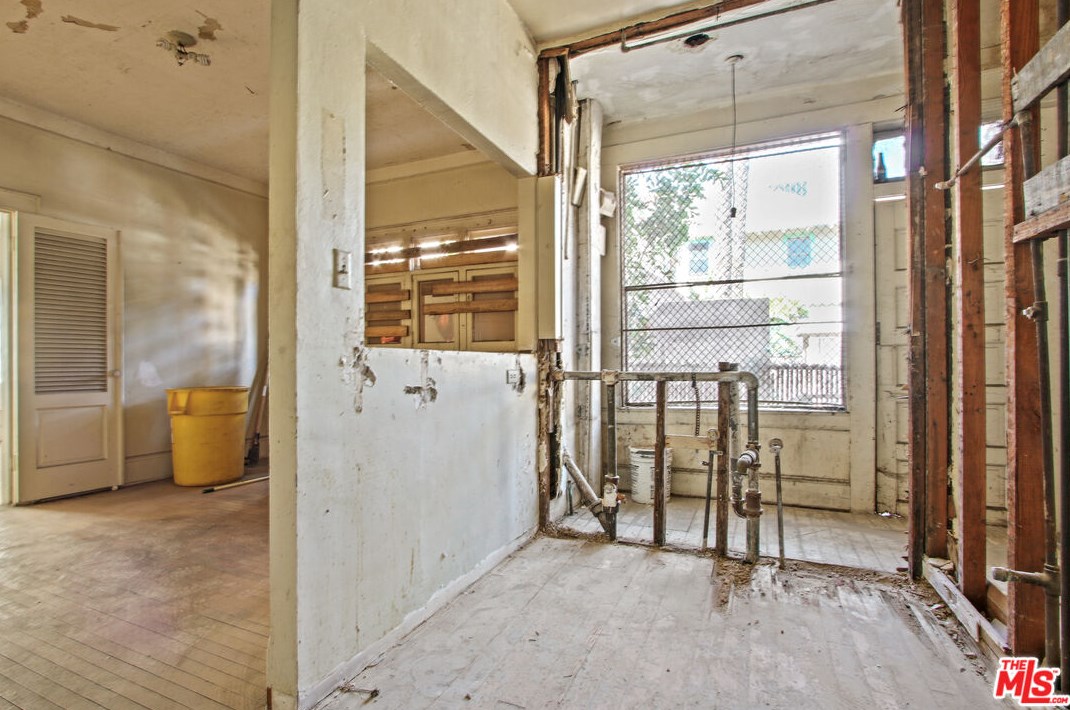 1036 Beacon Ave, Los Angeles CA  90015-1910 exterior