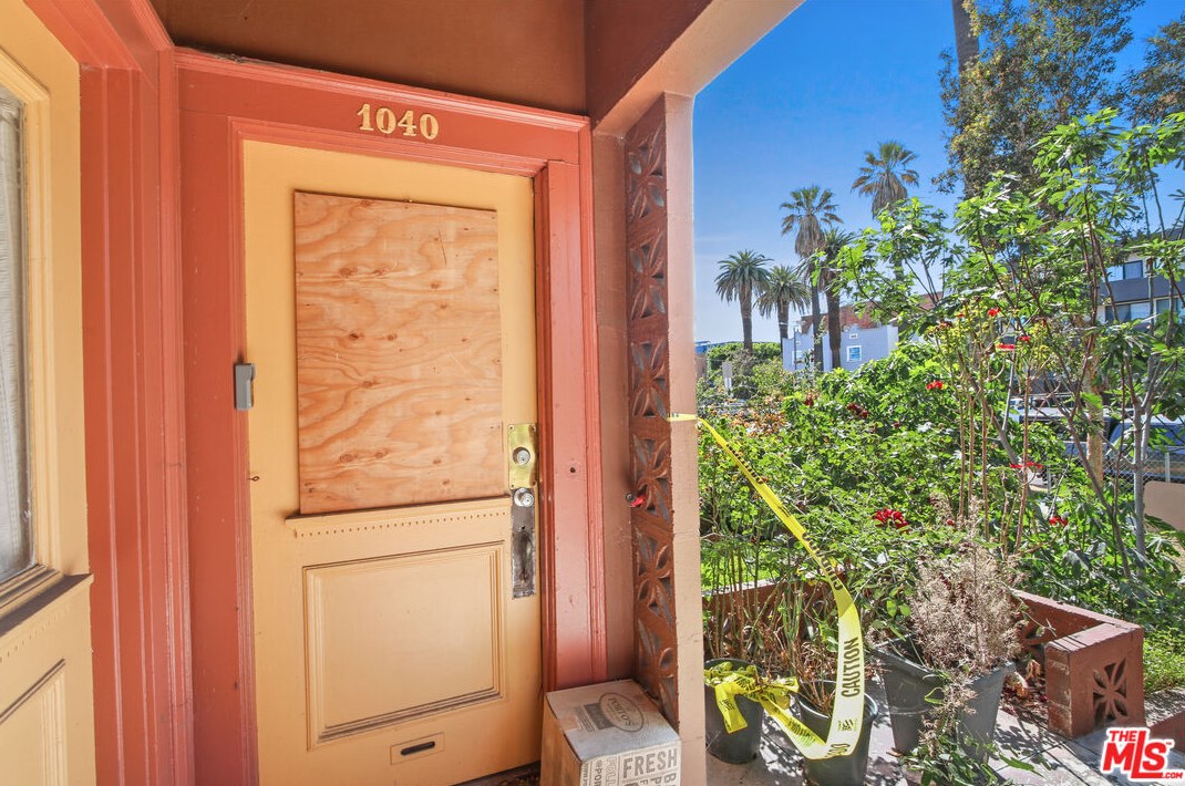 1036 Beacon Ave, Los Angeles CA  90015-1910 exterior