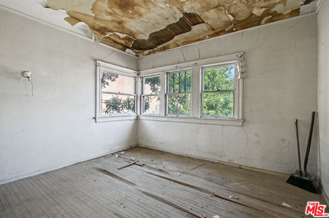 1036 Beacon Ave, Los Angeles CA  90015-1910 exterior