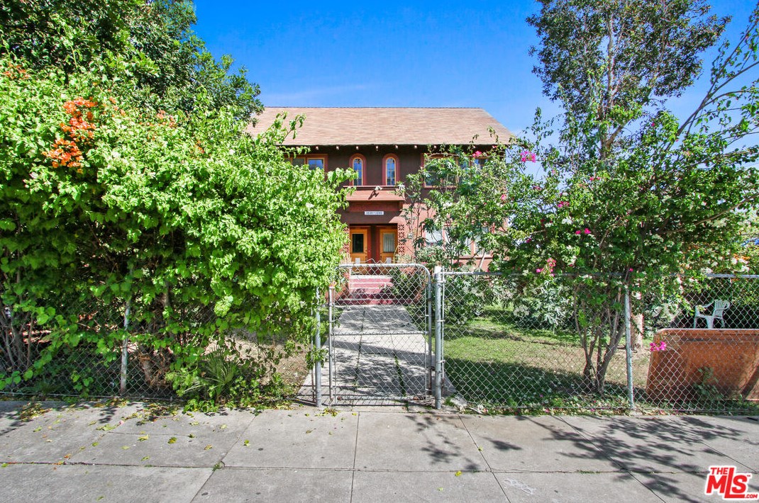 1036 Beacon Ave, Los Angeles CA  90015-1910 exterior