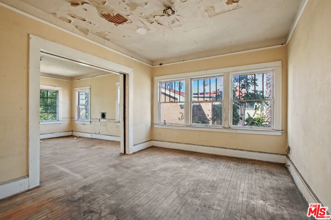 1036 Beacon Ave, Los Angeles CA  90015-1910 exterior