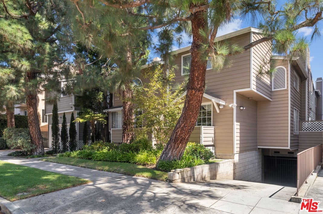 2474 Centinela Ave, Los Angeles CA  90064-2766 exterior
