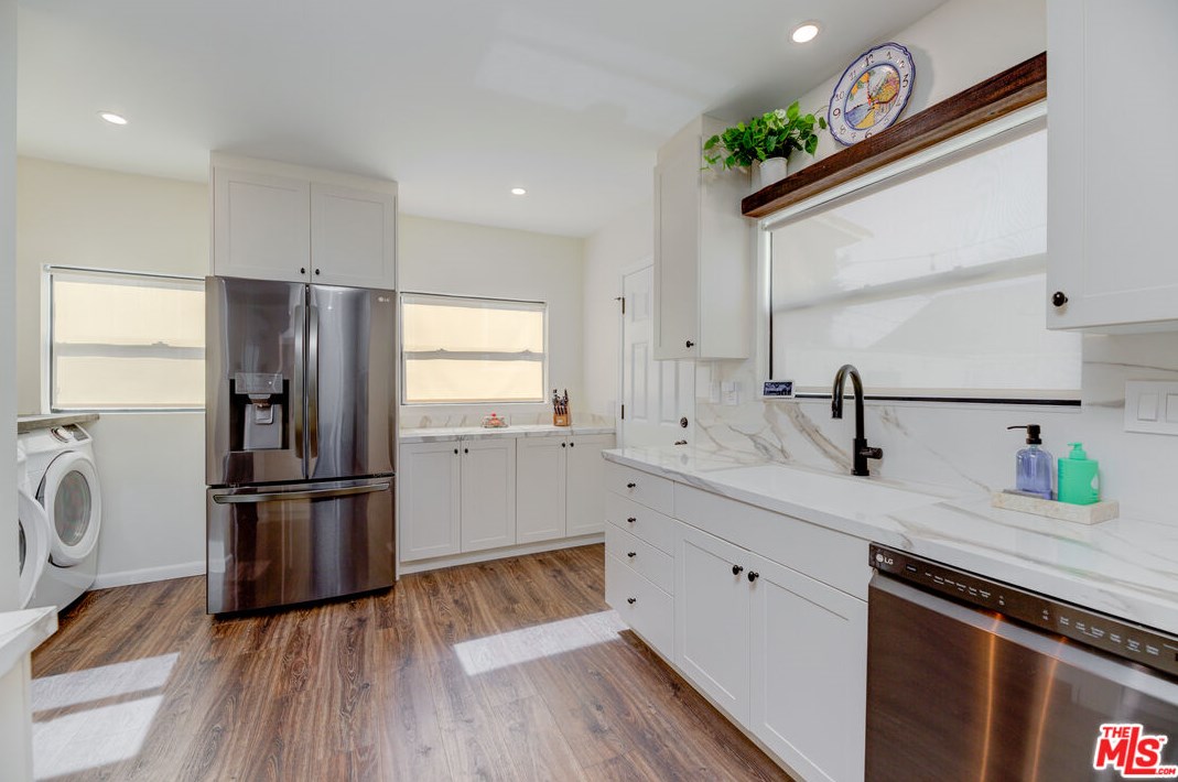 2100 Harcourt Ave, Los Angeles CA 90016-2312 exterior