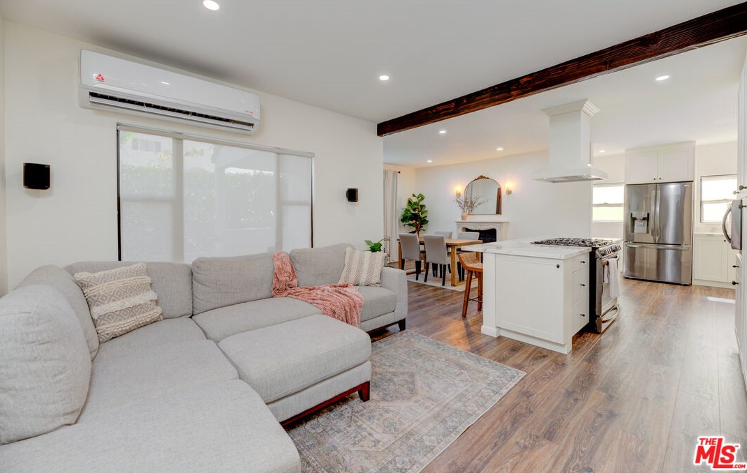 2100 Harcourt Ave, Los Angeles CA 90016-2312 exterior