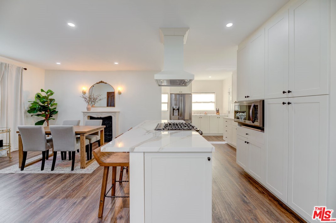 2100 Harcourt Ave, Los Angeles CA 90016-2312 exterior