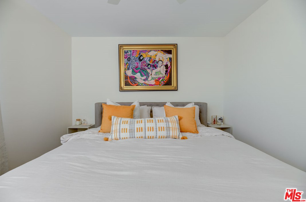 2100 Harcourt Ave, Los Angeles CA 90016-2312 exterior