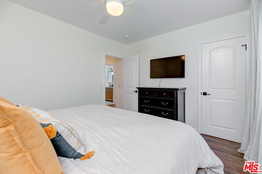 2100 Harcourt Ave, Los Angeles CA 90016-2312 exterior