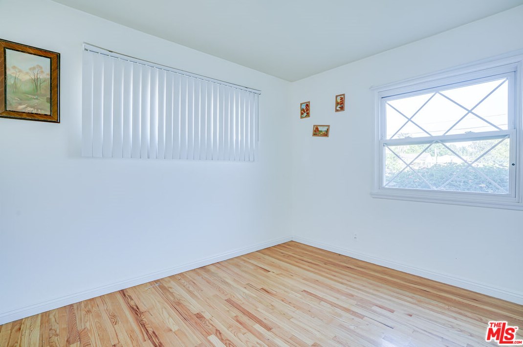 6919 Vanalden Ave, Los Angeles CA  91335-1135 exterior