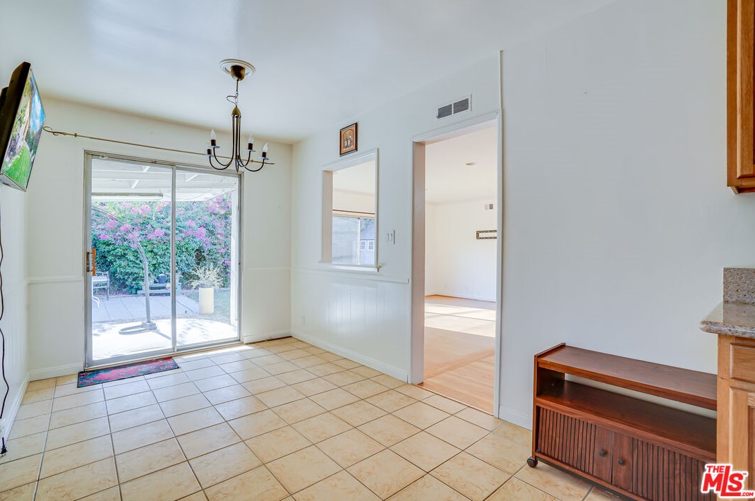 6919 Vanalden Ave, Los Angeles CA  91335-1135 exterior