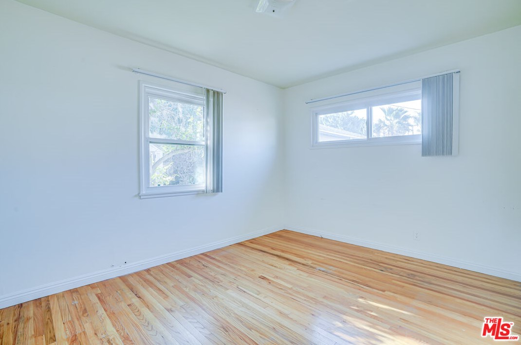 6919 Vanalden Ave, Los Angeles CA  91335-1135 exterior