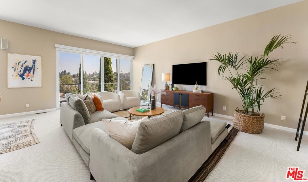 2410 Lyric Ave, Los Angeles CA  90027-4655 exterior