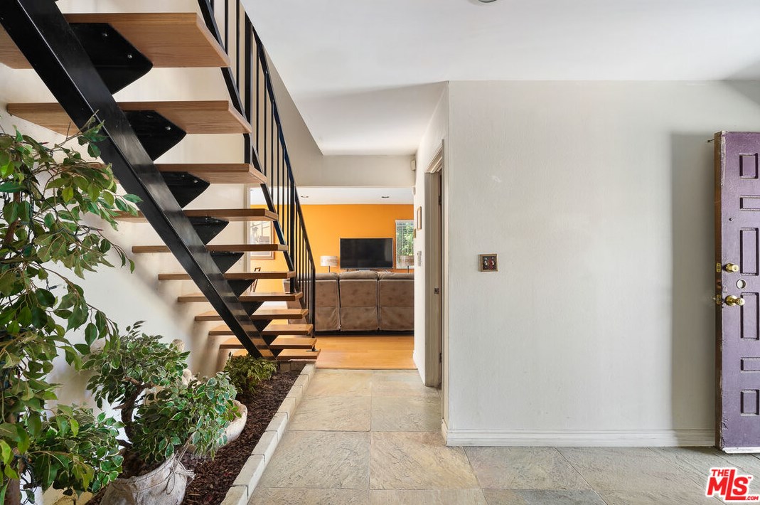 1512 120th St, Los Angeles, CA 90047-5303