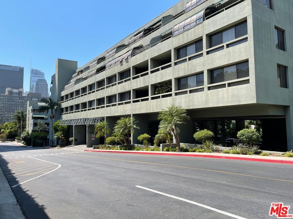 880 1st St, Los Angeles CA  90012-2411 exterior