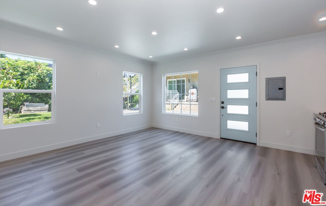 2037 Greenfield Ave, Los Angeles CA  90025-5718 exterior
