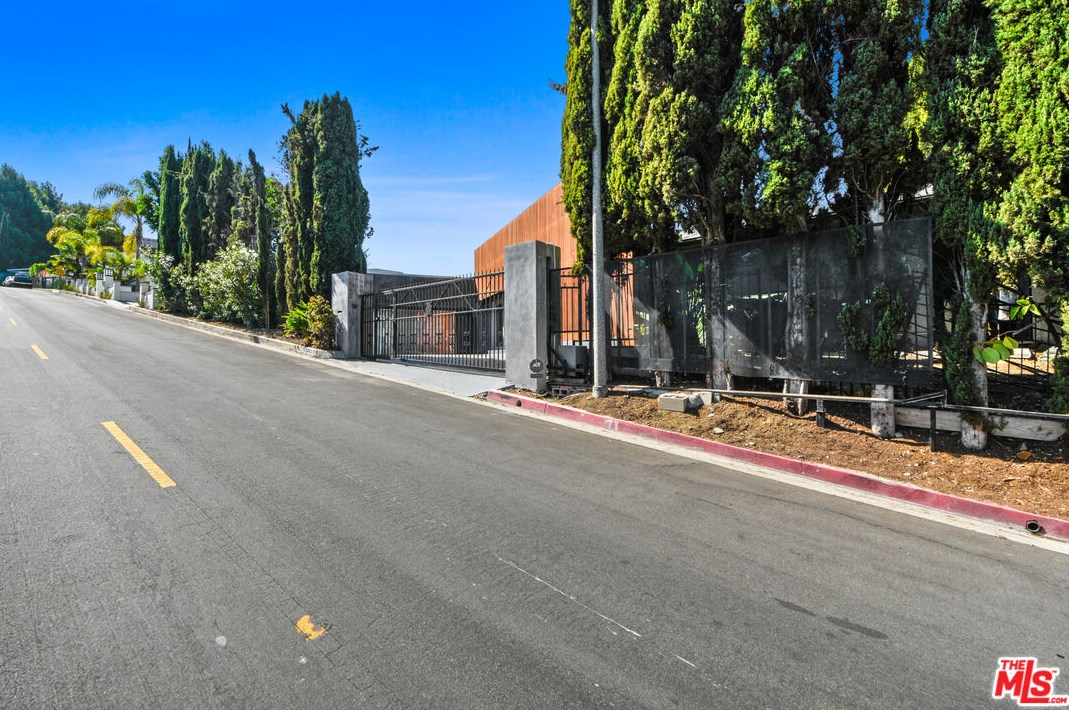 7842 Electra Dr, Los Angeles, CA 90046-2010