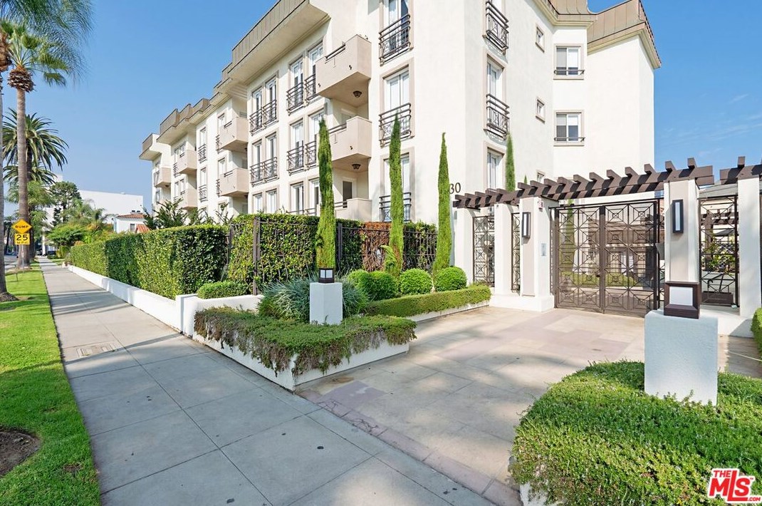230 S Hamilton Dr #204, Beverly Hills, CA 90211