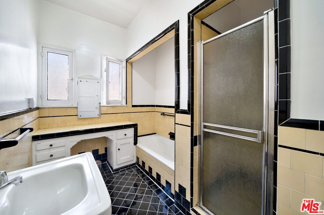 346 Gardner St, Los Angeles CA  90046-6516 exterior